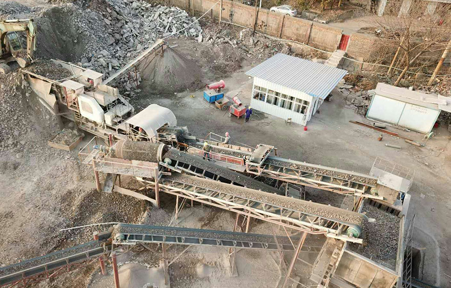 河南移動(dòng)破碎機(jī)廠家_建筑垃圾處理設(shè)備，又環(huán)保又賺錢(qián)